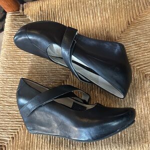 Tsubo Black Leather Wedge Mary Jane  Shoes